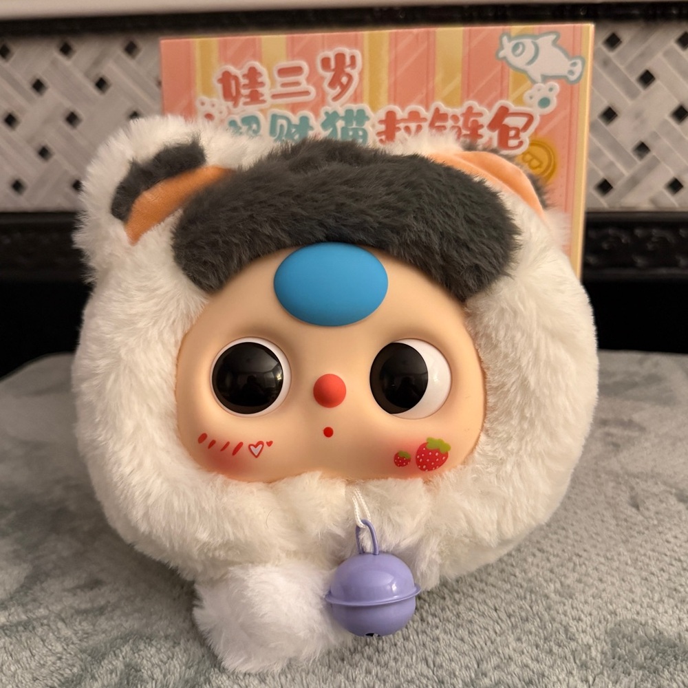 Baby Three Fortune Cat – Zipper Bag Plush